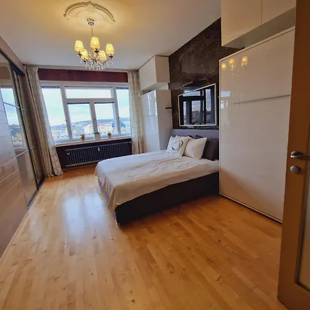 Apartament Quiet Spacious With A Balcony