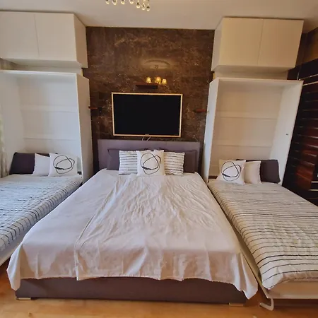 Quiet Spacious With A Balcony Apartament *