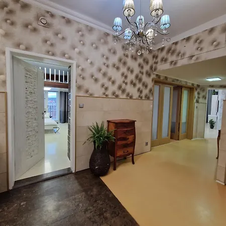 Apartament Quiet Spacious With A Balcony Praga