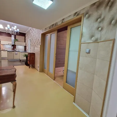Quiet Spacious With A Balcony * プラハ