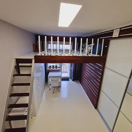 Apartament Quiet Spacious With A Balcony