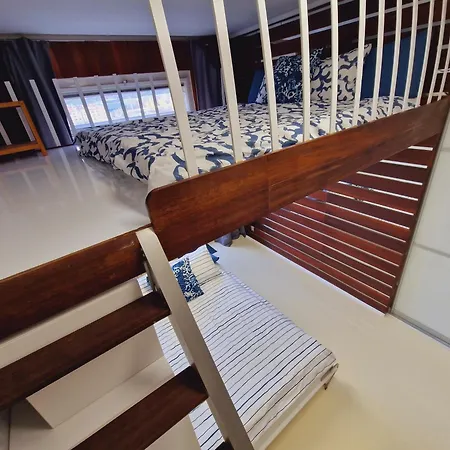 Quiet Spacious With A Balcony Apartment Prague