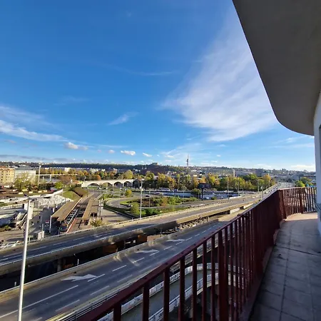 شقة Quiet Spacious With A Balcony براغ