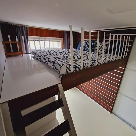 Quiet Spacious With A Balcony براغ